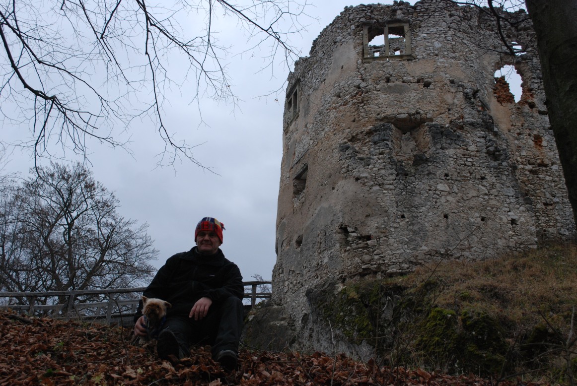 pred hradom Uhrovec