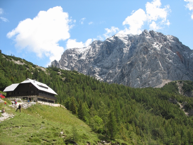 Tičarjev dom na Vršiču 1618 m n.m.